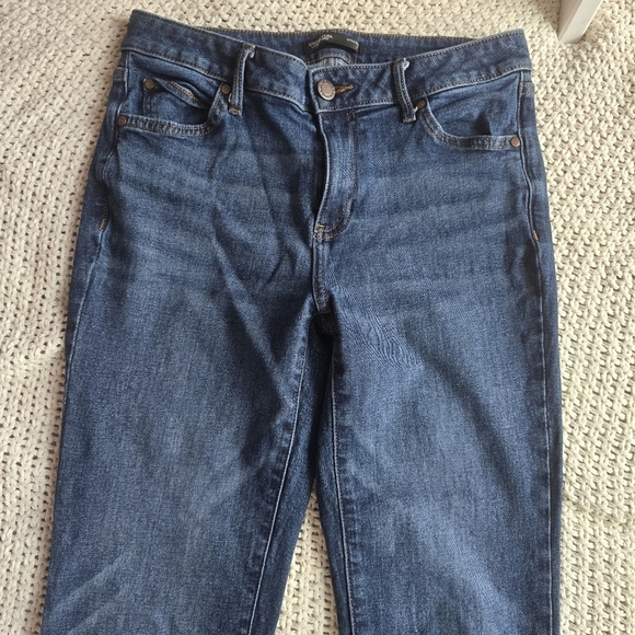 Simply Vera Wang | Size 8 | Medium Wash Straight Leg Jeans - Picture 2 of 12